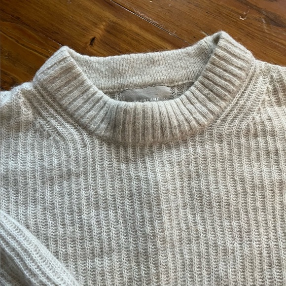 Everlane The Cocoon Crew in Alpaca Lightweight Sweater Almond Color size XXS - Picture 3 of 15